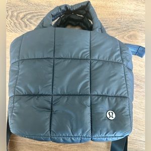 Lululemon quilted grid crossbody bag. Black. Like new. 5L